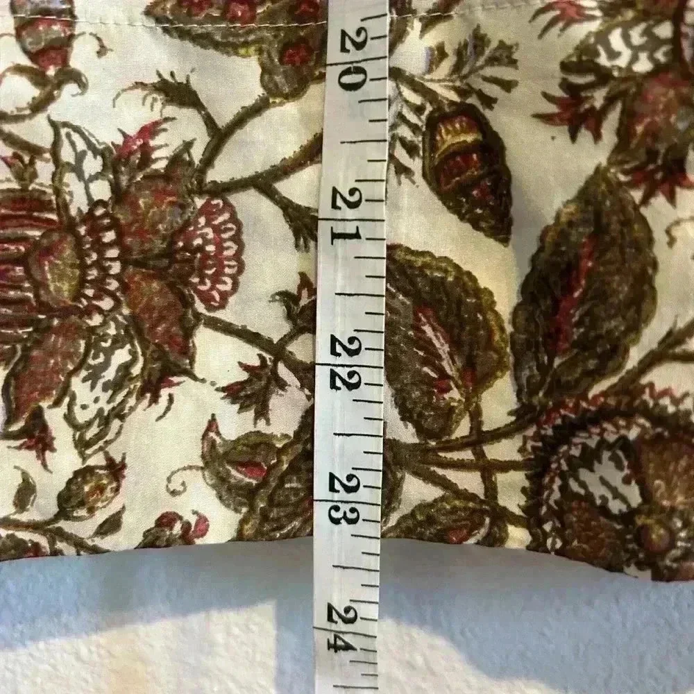 Banana Republic Silk Floral paisley skirt size 12 Feminine Delicate boho hippie